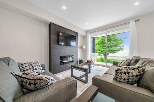 NEW 797 Lakeshore rd Paradise