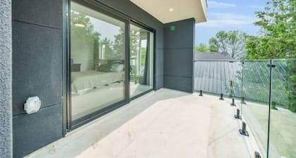 NEW 797 Lakeshore rd Paradise