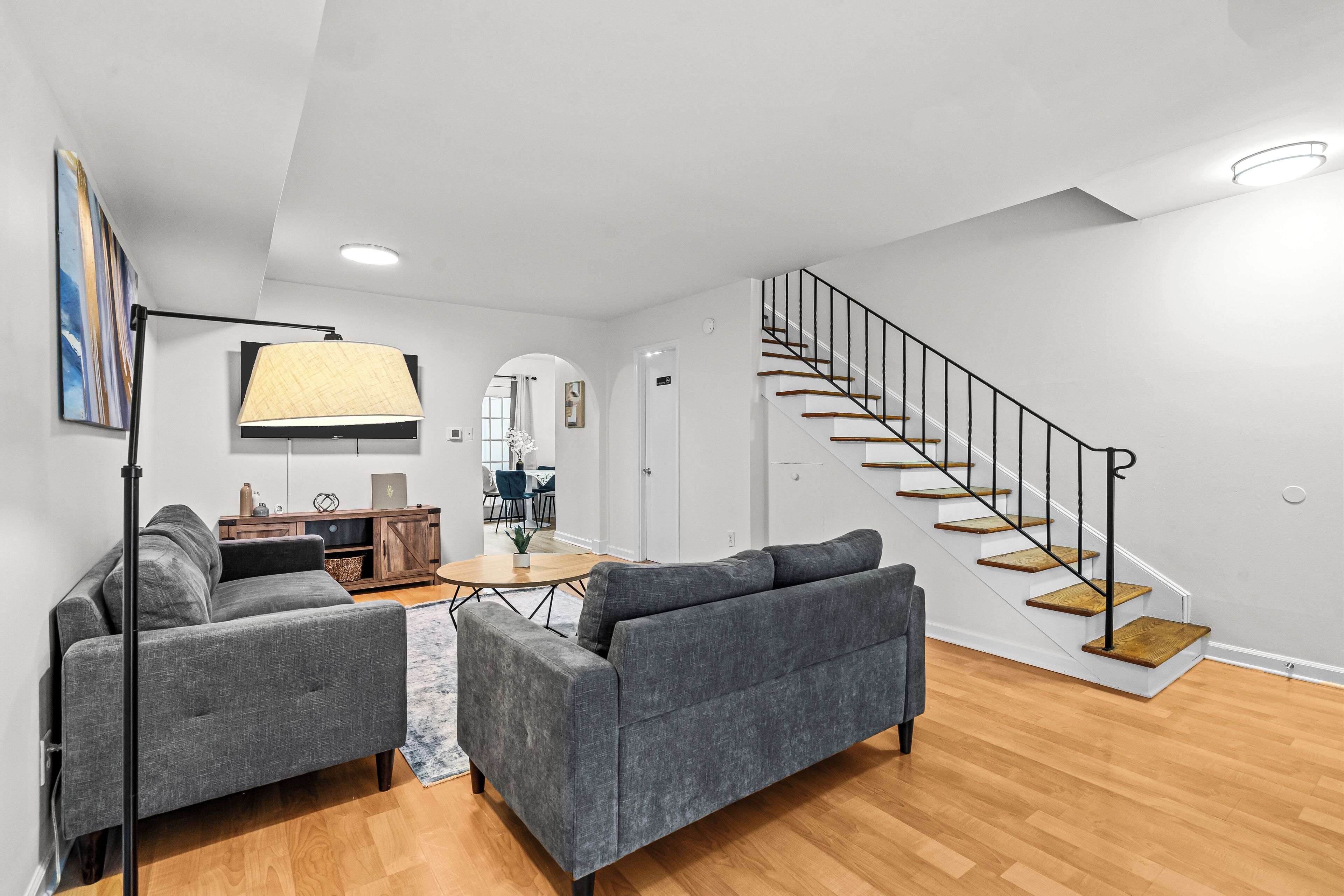 Modern Townhome W/ Balcony  Walk To Fuse Stadium - 加斯托尼亞