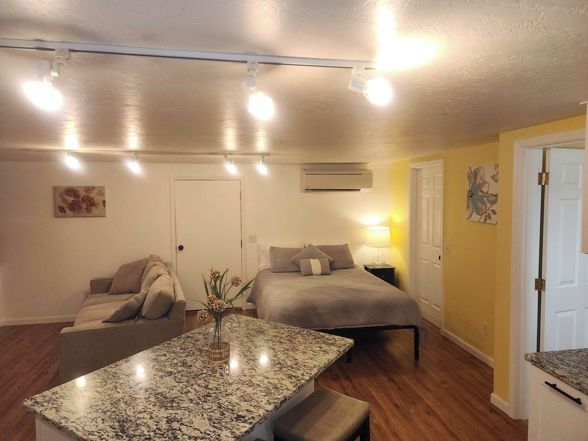 1 bedroom, iron/ironing board, travel cot, free WiFi