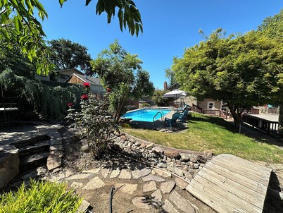 This apartment is a 1 bedroom(s), 1 bathrooms, located in Medford, OR.