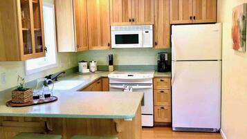 KylskÄp, mikrovÄgsugn, ugn och spishÀll