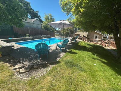 Cozy Condo in East Medford w/ Pool and Hot Tub