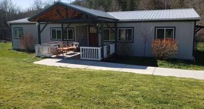 Enchanting Getaway: Farmhouse and Tiny House Duo