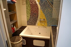 Hårføner, håndklær, såpe og sjampo