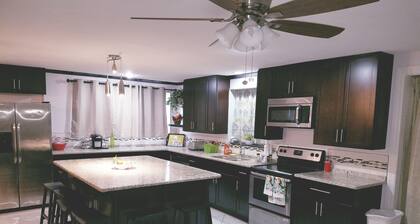 Family Getaway - spacious & near Busch Gardens/USF with Private 1bedroom suite