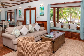 Een televisie en een printer