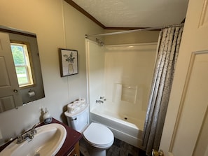 A bathroom with a sink, toilet, and bathtub. - 1st Choice Lodging- Burr Oak Bungalow (Nelsonville)