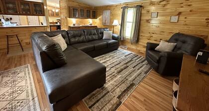 Vacation Home with Hot Tub near Hocking Hills Ohio