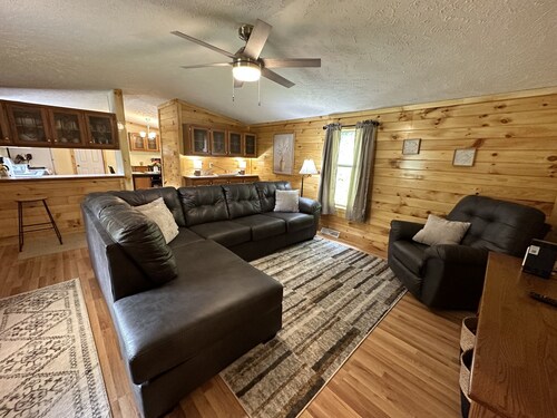 1st Choice Lodging- Burr Oak Bungalow