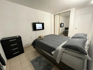 1 chambre, fer et planche à repasser, Wi-Fi gratuit