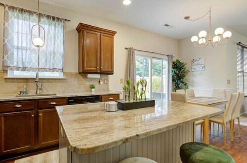 The Mulberry: huge yard full kitchen 32 minutes to the beach