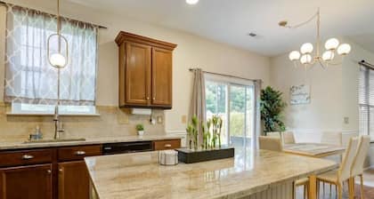 The Mulberry: huge yard full kitchen 32 minutes to the beach