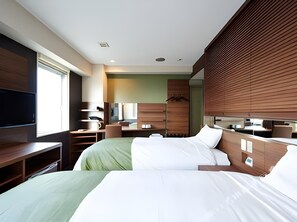 A hotel room with two beds, a TV, a desk, and a bathroom. - Super Hotel Mito Natural Onsen (Mito)