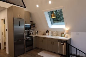 Coffee/tea maker, fridge, microwave, oven