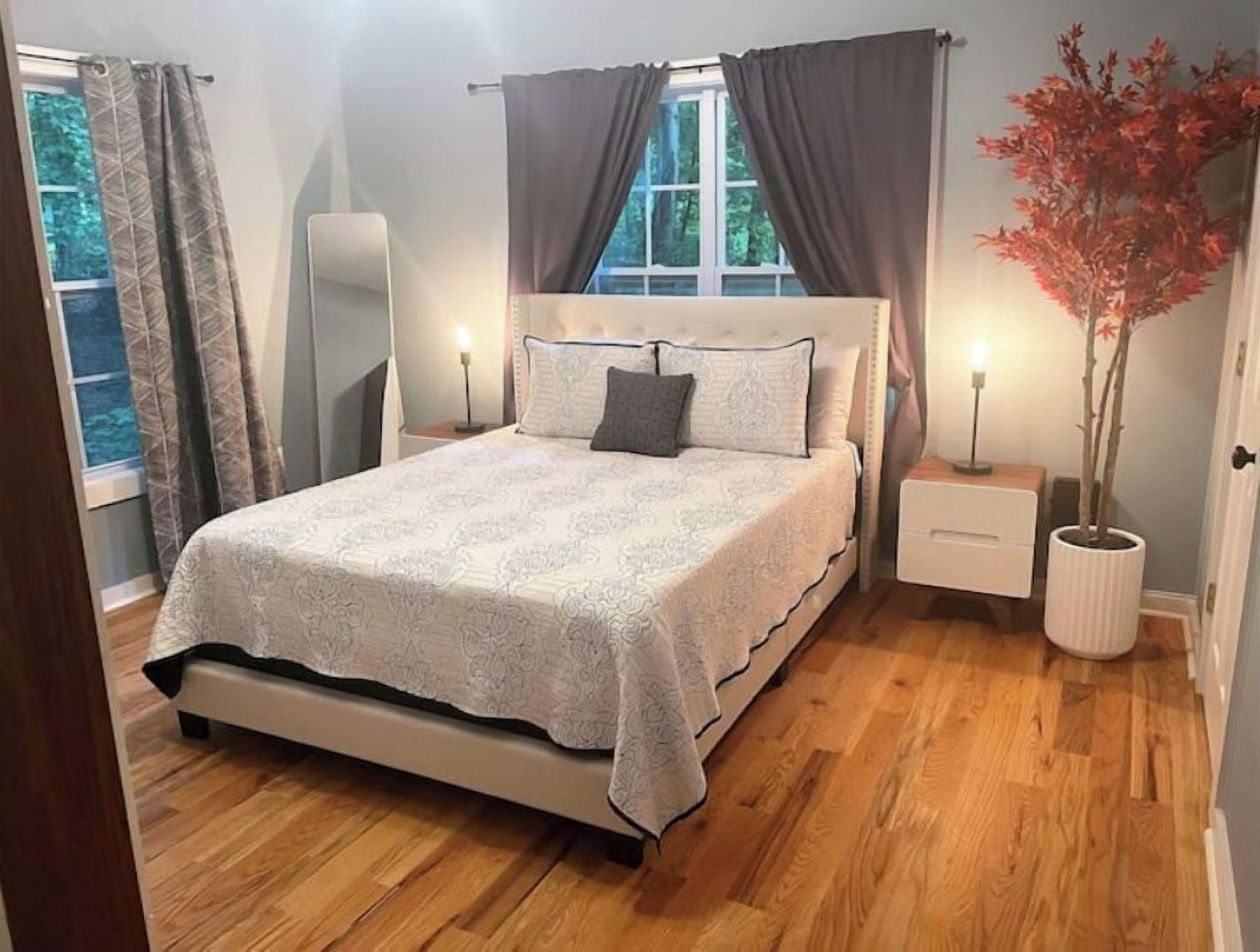 Cute, modern Athens stay for couples and groups