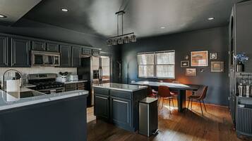 Coffee/tea maker, fridge, microwave, oven
