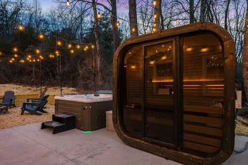 The Reserve at 151: Sauna, Hot Tub, Pool & Poker