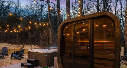 The Reserve at 151: Sauna, Hot Tub, Pool & Poker