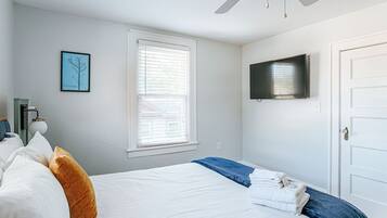 2 bedrooms, desk, iron/ironing board, WiFi (free)