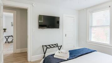 2 bedrooms, desk, iron/ironing board, free WiFi