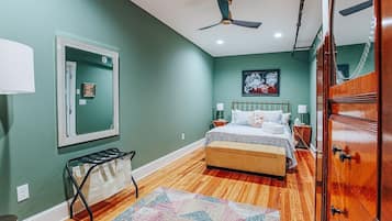 1 soverom, skrivebord, wi-fi (inkludert) og sengetøy