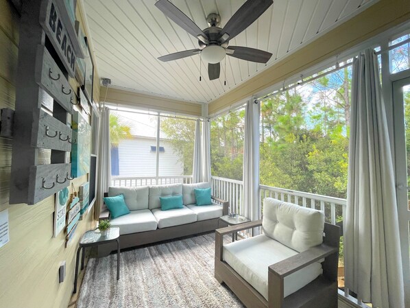 スマートテレビ、暖炉、ステレオ