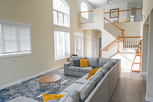Spacious townhouse 4 miles from the beach
