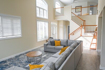 Spacious townhouse 4 miles from the beach