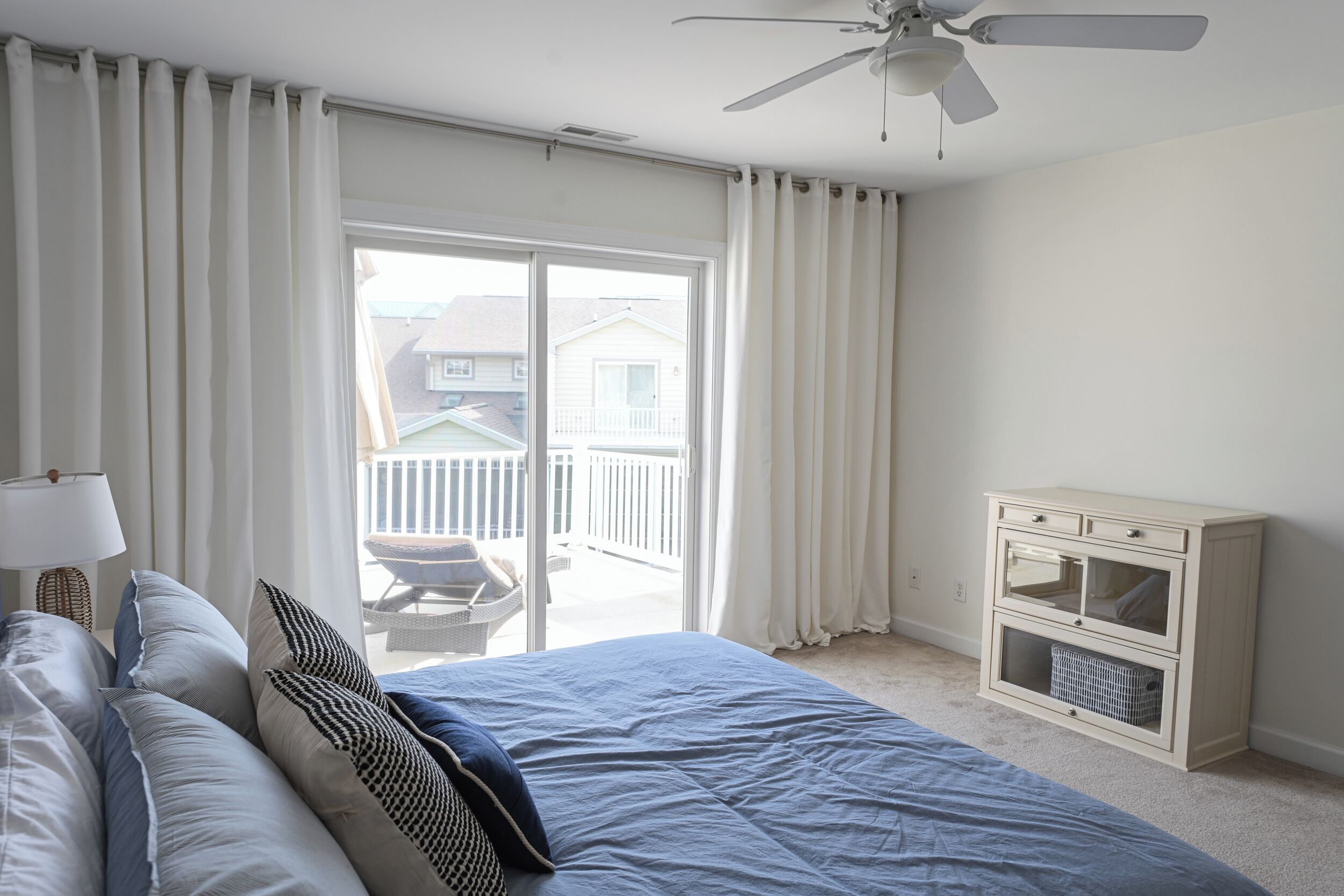 4 bedrooms, iron/ironing board, WiFi (free), bed sheets