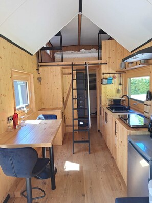 Fridge, stovetop, coffee/tea maker, electric kettle