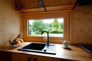 Fridge, stovetop, coffee/tea maker, electric kettle
