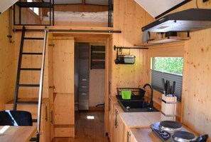 Fridge, stovetop, coffee/tea maker, electric kettle