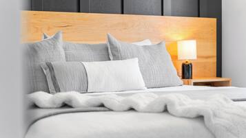 5 quartos, ferros/tábuas de passar roupa, berço de viagem