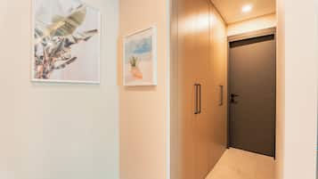 Standard Apartment, 1 Bedroom | Wardrobe
