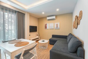 Standard Apartment, 1 Bedroom | Living area