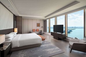 Hochwertige Bettwaren, Daunenbettdecken, Minibar, Zimmersafe