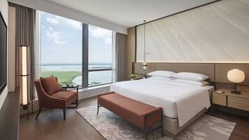 Ropa de cama de alta calidad, cubrecamas y minibar