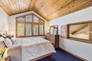 2 bedrooms, iron/ironing board, WiFi (free), bed sheets - 2BR ski-in/out condo in Beaver Creek Village with valley views. (Beaver Creek)