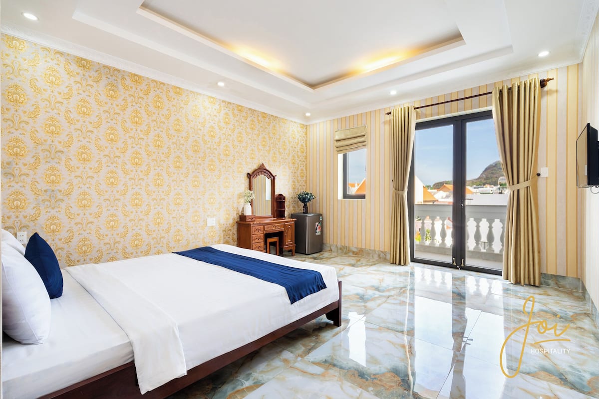 Deluxe Double Room | Iron/ironing board, free WiFi, bed sheets