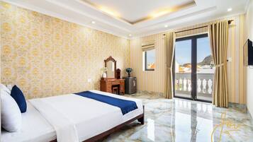 Tabla de planchar con plancha, wifi gratis y ropa de cama