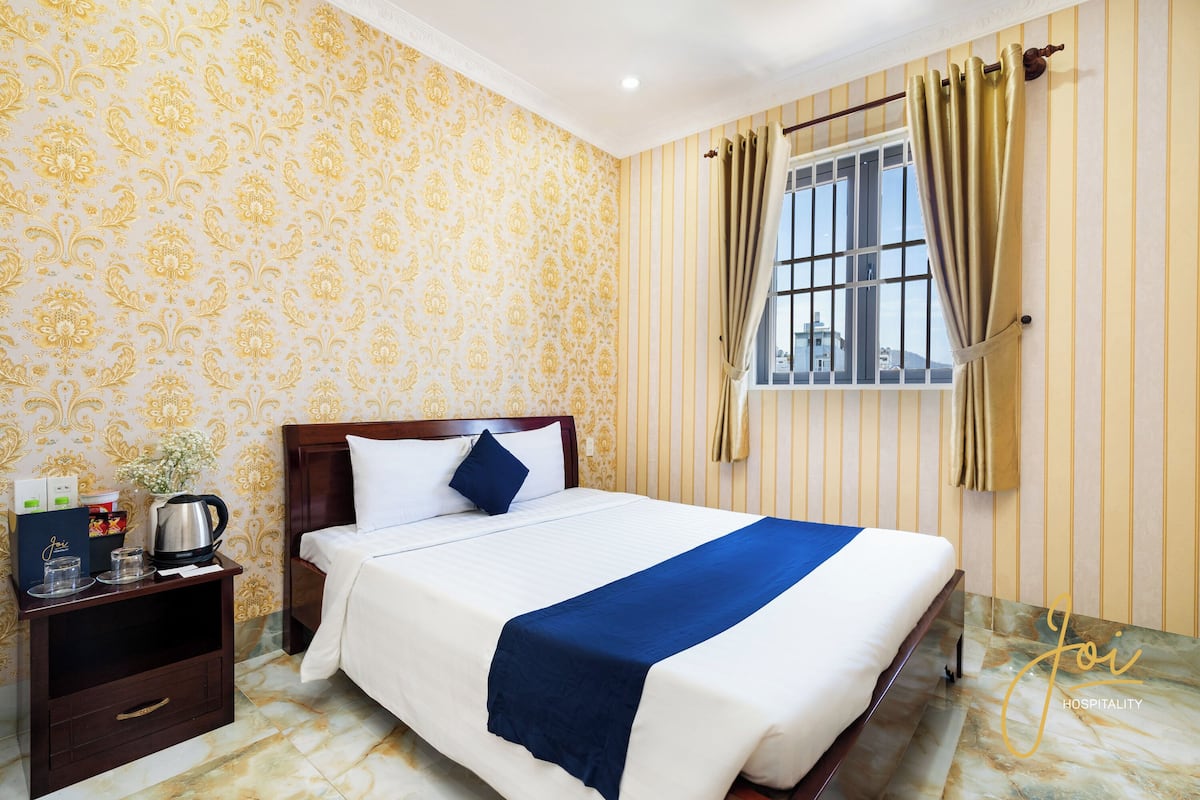 Standard Double Room | Iron/ironing board, free WiFi, bed sheets