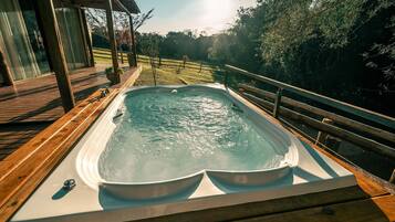 Esphera Água com Jacuzzi Externa com Hidromassagem | Banheira de hidromassagem particular