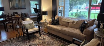 Cozy private efficiency located near downtown Raleigh, PNC Arena, NCSU, RTP, RDU