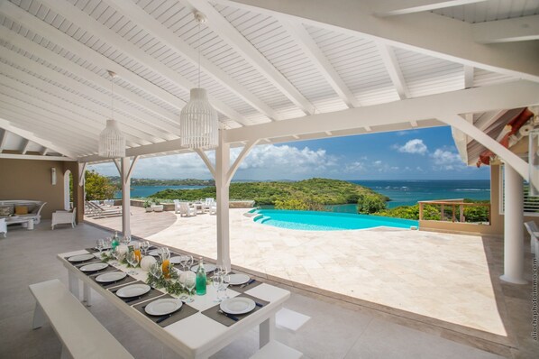 تناول الطعام بالخارج