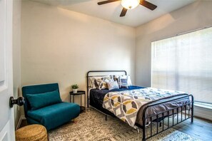 3 bedrooms, travel crib, WiFi - Daphne’s Hideaway (Daphne)