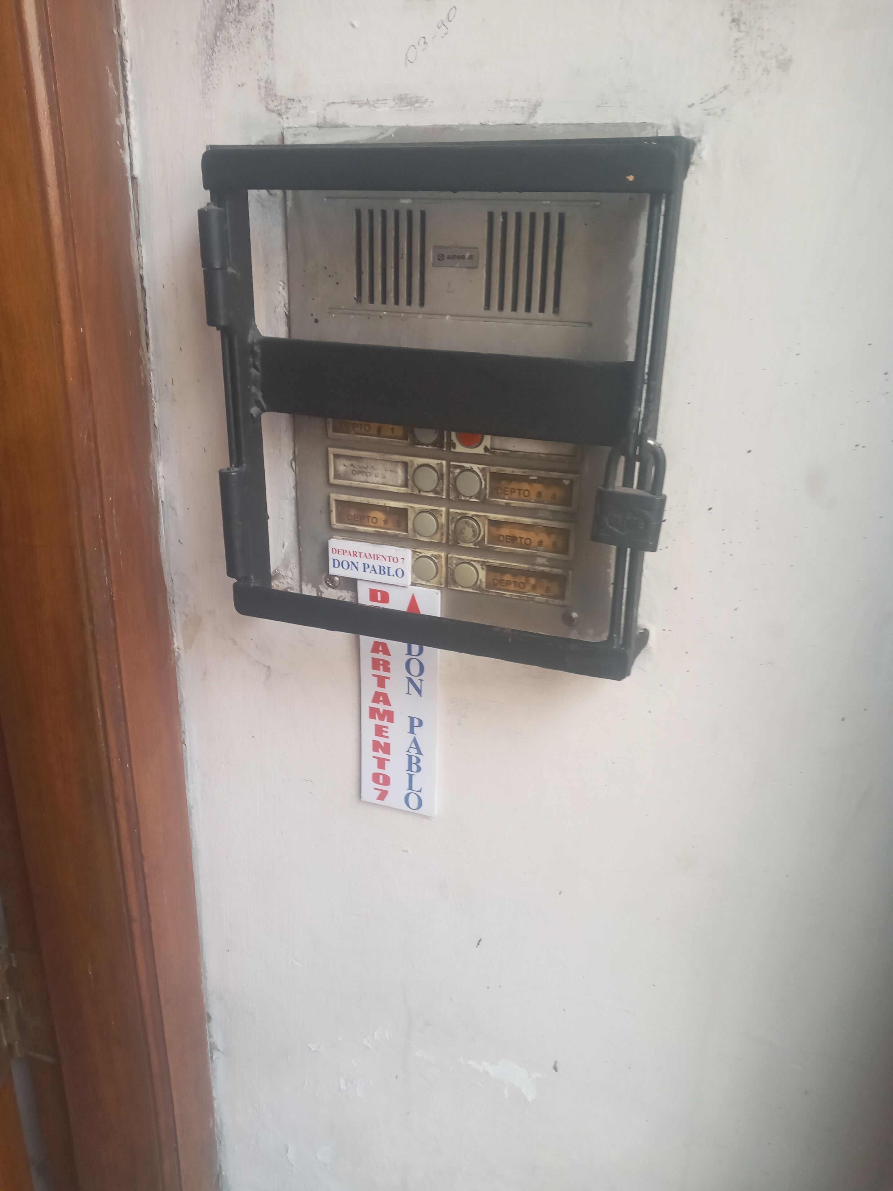 Vista frontal de la propiedad