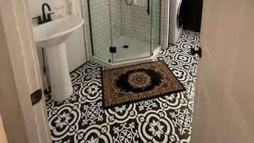 Toallas, jabón y papel higiénico