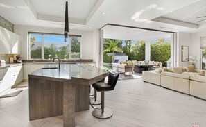 Interior - 5th Street Villa - Pool/Spa (Los Angeles)