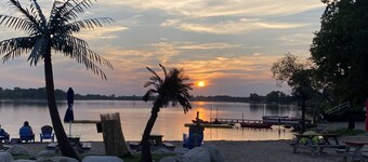 Juniper & Oak LAKE HOUSE w/ Sunset Views over Kettle Moraine Lake 